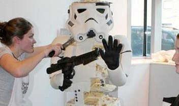 Star Wars: bolo tem o tamanho real de um Stormtrooper