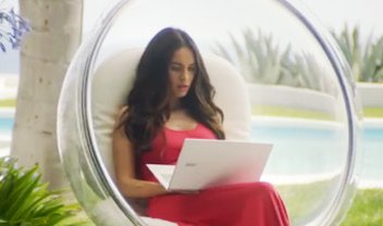 Megan Fox mostra novo ultrabook da Acer com touchscreen [vídeo]