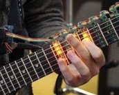 Guitarra com LEDs ensina você a tocar [vídeo]