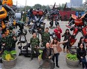 Malucos por Transformers criam parque temático na China