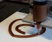 Ajudante do coelhinho: impressora 3D de chocolate será lançada no fim do mês [vídeo]