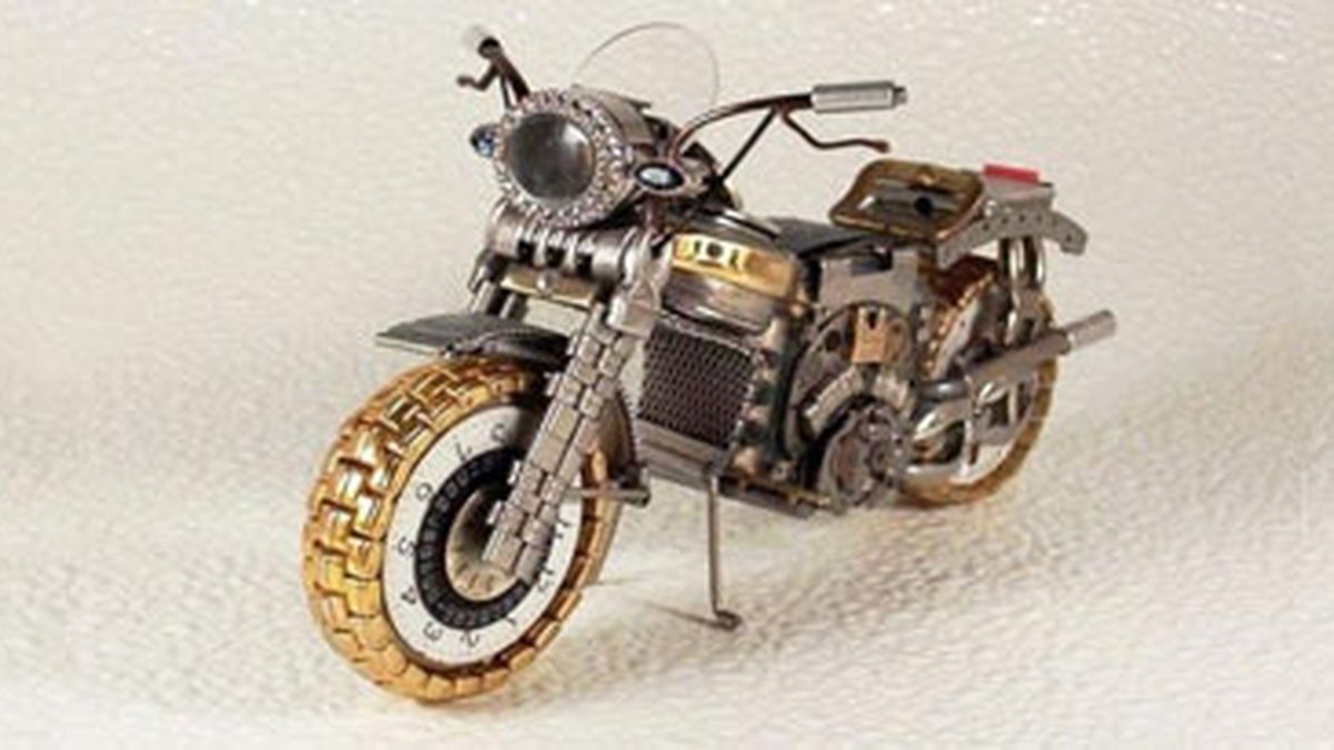 VC no G1 - NOTÍCIAS - Artista cria miniaturas de motos com peças de relógio