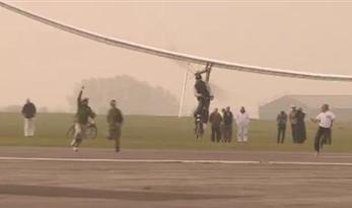 Programa de TV inglês cria avião movido por força humana