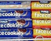 Facebook é inspiração para biscoitos e energéticos brasileiros