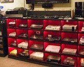 Que tal ter uma sala com praticamente todos os consoles que existem?