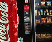 Máquina de Coca-Cola poderá aumentar preços no calor