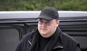 Kim Dotcom chora no julgamento e pede arquivos do MegaUpload de volta