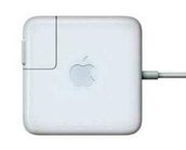 Nova versão do MacBook Pro apresenta entrada do carregador MagSafe redesenhada