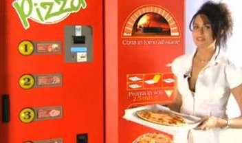 Esqueça o salgadinho: máquina de vender pizza chega aos EUA [vídeo]