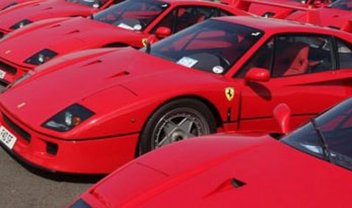 60 Ferraris F40 se reúnem para comemorar os 25 anos do modelo