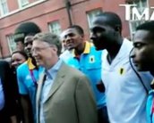 Esposa de Bill Gates impede foto que seria tirada com um iPad [vídeo]