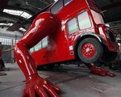 Artista constrói ônibus que faz mais flexões do que você [vídeo]