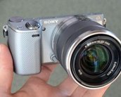 Sony apresenta a câmera fotográfica mirrorless NEX-5R