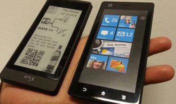 Smartphones começam a receber segunda tela baseada na tecnologia E-ink