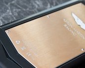 Smartphone inspirado na Aston Martin usa ouro 24 quilates em sua composição