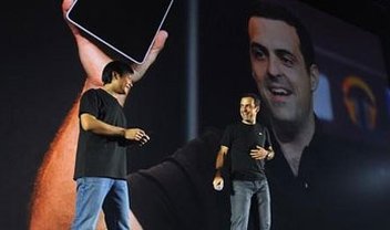 Hugo Barra é encurralado pela imprensa em evento da Xiaomi