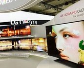 LG mostra televisor com tela curvilínea de 77 polegadas