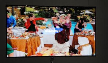 Samsung apresenta TV OLED com formato curvo e recurso multi-view