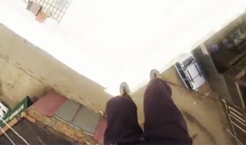 Praticante de parkour escala e salta de prédios com facilidade incrível [vídeo]