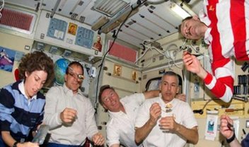 Quer saber como os astronautas realmente se alimentam no espaço? [galeria]