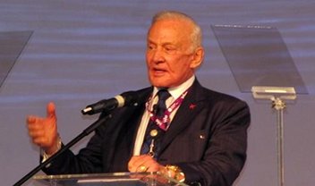 Buzz Aldrin fala sobre exploração espacial e ida a Marte na Campus Party