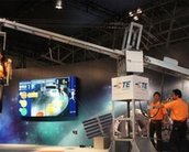 CEATEC 2013 tem stand com simulador de gravidade lunar