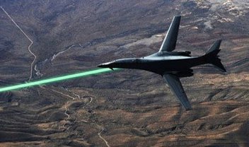 Estados Unidos contrata fábricas para construir aeronaves com armas laser