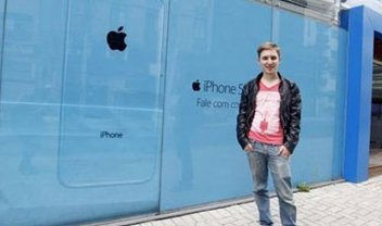 Cantor permanece em fila durante mais de 30 horas para comprar iPhone 5S