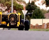 Carro é construído com 500 mil peças de LEGO [vídeo]