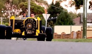 Carro é construído com 500 mil peças de LEGO [vídeo]