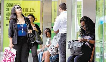 Pontos de ônibus "High Tech" são instalados na Avenida Paulista