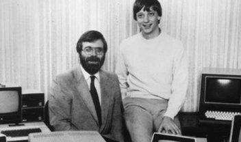 Bill Gates e Paul Allen recriam foto clássica de 1981