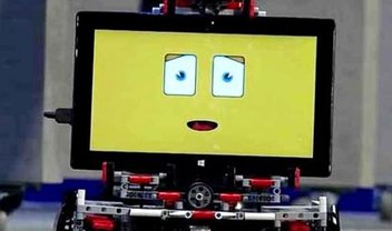 Surface é acoplado em dispositivo da LEGO durante demonstração interativa