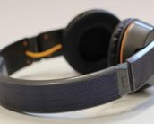 Designer cria headphone que recarrega celulares com energia solar