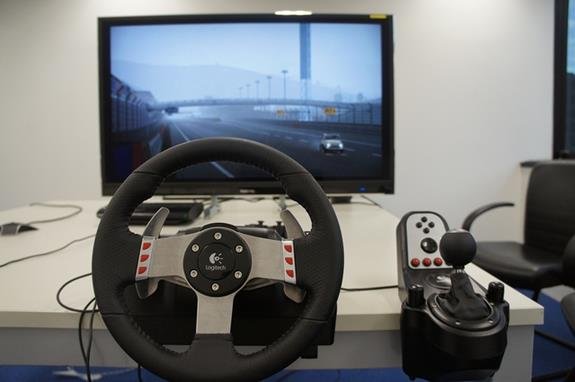 ANÁLISE: Logitech G27 Racing Wheel