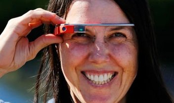 Mulher multada por dirigir com Google Glass é absolvida em tribunal