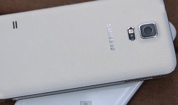 Galaxy S5 é aprovado em testes de "queda e atropelamento" [vídeo]