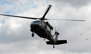 Black Hawk de 5.200 kg é transformado em helicóptero de controle remoto