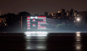 Audi constrói placar gigante para a Copa com a ajuda de 28 carros [vídeo]