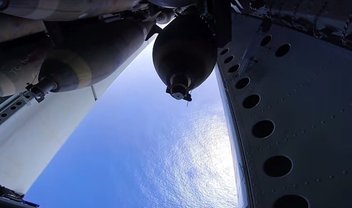 Nos ares: GoPro filma bombardeio feito por um avião B-52H [vídeo]