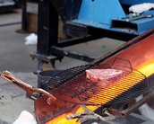 Churrasco é preparado utilizando calor de lava e descargas elétricas 