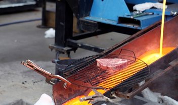 Churrasco é preparado utilizando calor de lava e descargas elétricas 