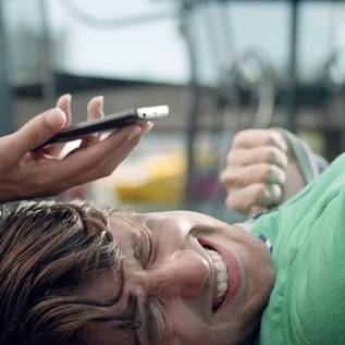 Imagem de LG G3 Beat: veja a propaganda bem-humorada que promove o aparelho [vídeo]