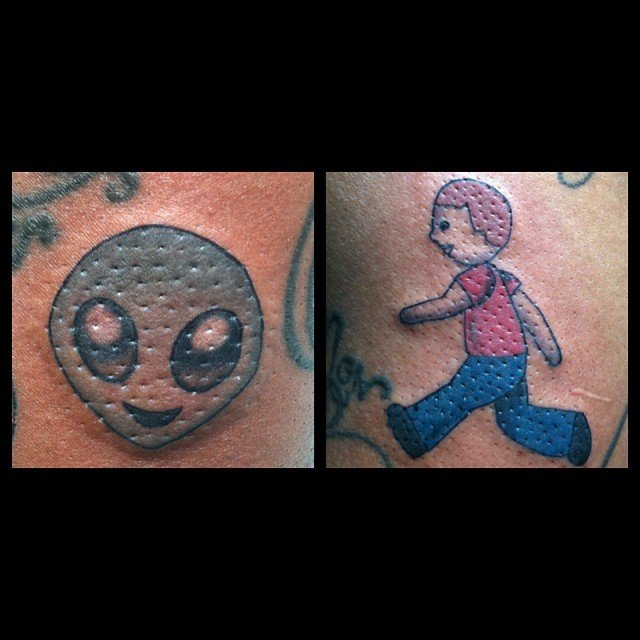 tatuagem alienígena no braço  Tatuagem alienígena, Alien tattoo, Tatuagens  pequenas para homens