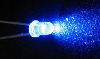 Novo tipo de LED promete telas de smartphones 400% mais claras