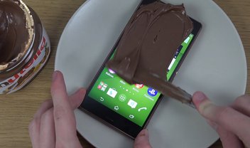 Xperia Z3 é coberto de Nutella e toma banho de Coca-Cola em novos testes