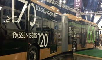 Maior veículo elétrico do mundo é ônibus articulado para 120 passageiros