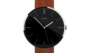 Versões do Moto 360 dourado e com pulseira de couro aparecem na Amazon