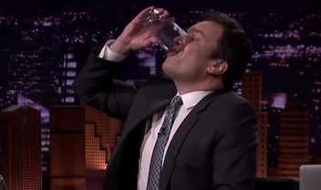 Bill Gates desafia Jimmy Fallon a beber água feita de cocô [vídeo]