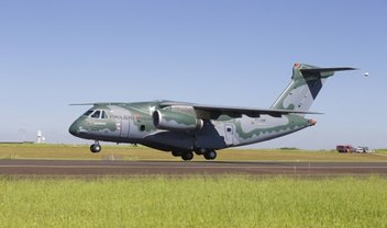 KC-390, maior avião já projetado no Brasil, voa pela primeiro vez [vídeo]